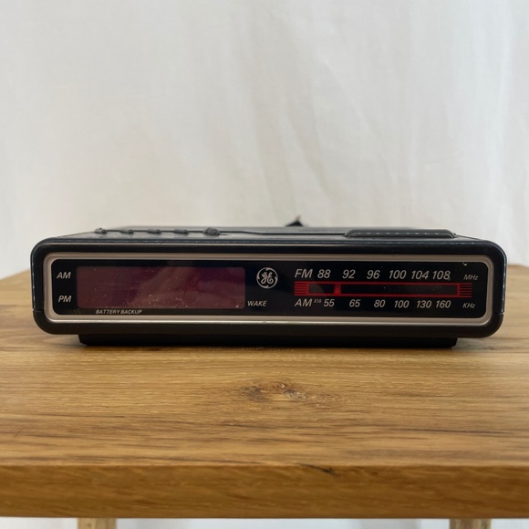 General Electric GE Digital Clock Radio Model# 7-4614B TESTED Works, VINTAGE - Picture 1 of 16